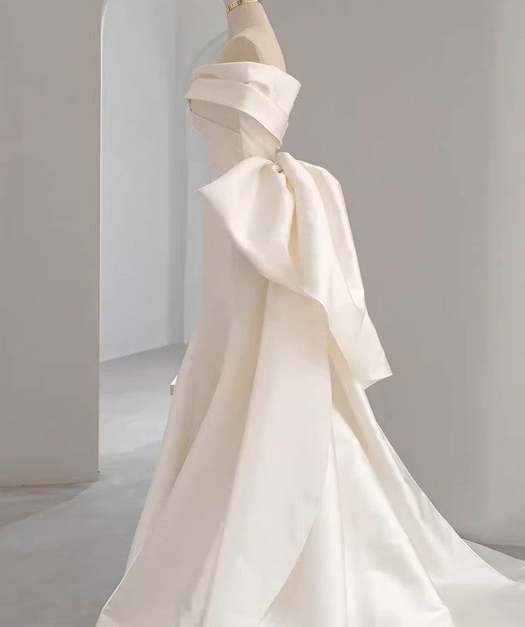 Structured Mermaid Satin Wedding Dress