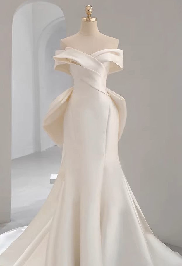 Structured Mermaid Satin Wedding Dress