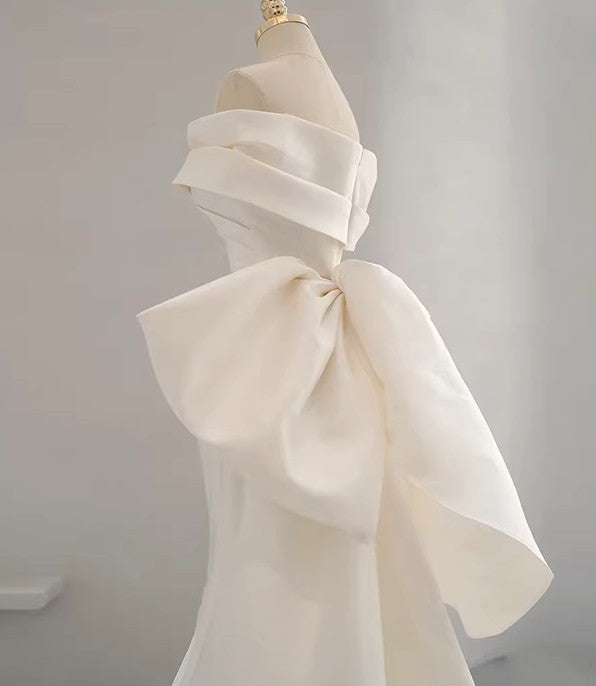 Structured Mermaid Satin Wedding Dress