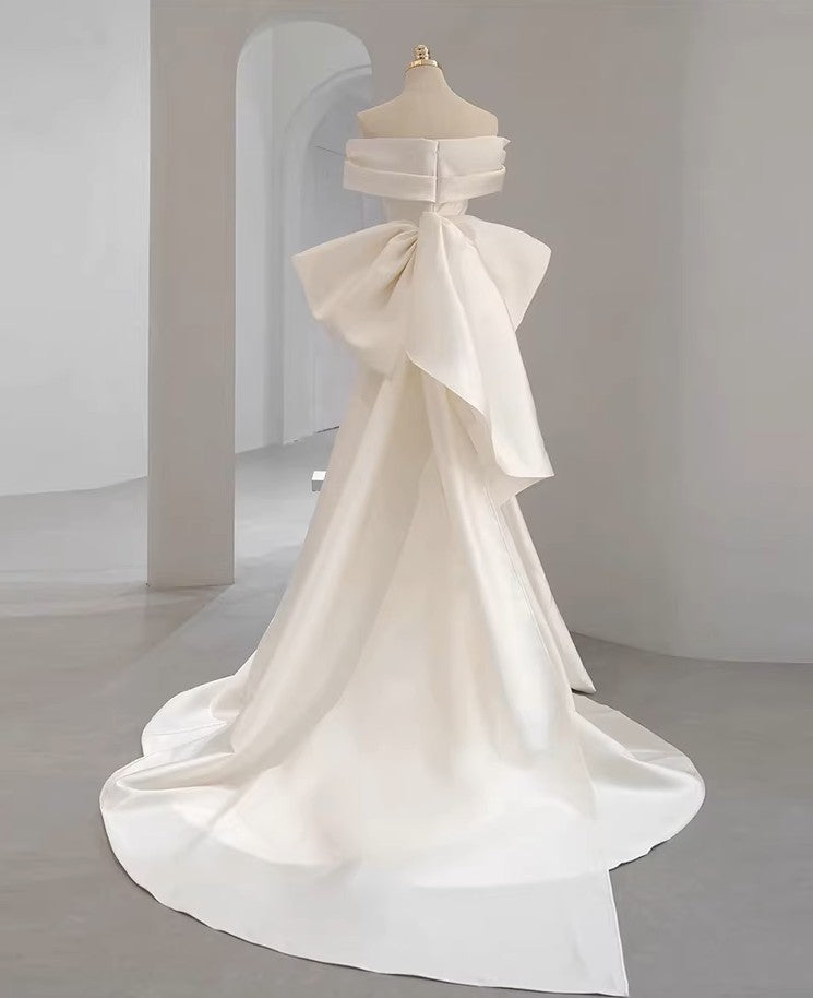 Structured Mermaid Satin Wedding Dress