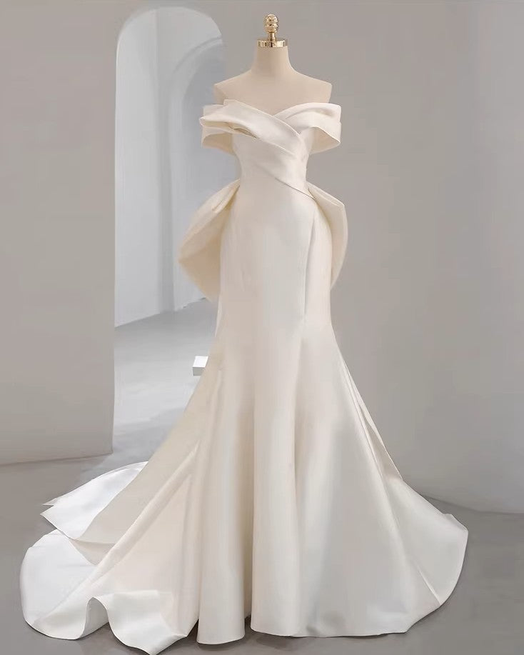 Structured Mermaid Satin Wedding Dress