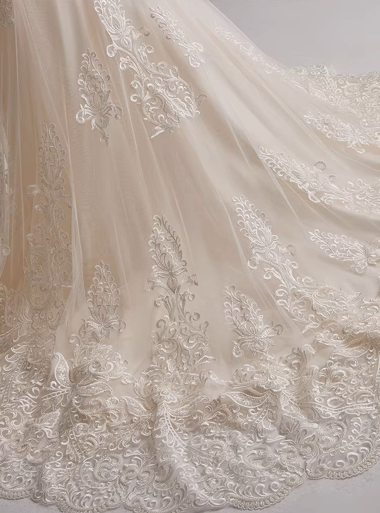 Lace Sweetheart Neckline Wedding Dress